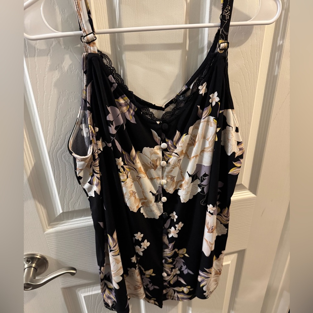 Size 2 Torrid Flower Tank
